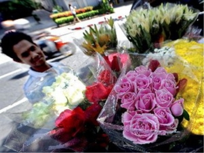 Hoa tươi được bán trên một đường phố ở thủ đô Bangkok (Thái Lan) ngày 18-11. (Nguồn: AFP/TTXVN)