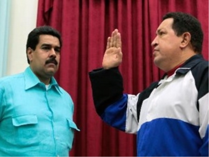 Tổng thống Hugo Chavez (phải) và Phó Tổng thống Nicolas Maduro ngày 10/12/2012. (Nguồn: AFP/TTXVN)