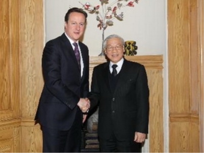 Thủ tướng David Cameron đón Tổng Bí thư Nguyễn Phú Trọng. (Ảnh: TTXVN)