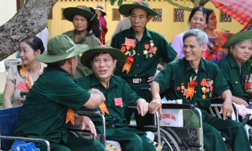 Cựu chiến binh học tập và làm theo tấm gương đạo đức Hồ Chí Minh