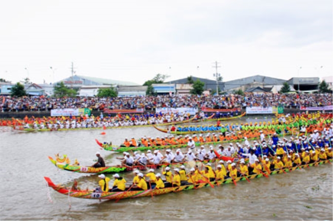 Các đội tham gia thi đấu tại Festival đua ghe ngo Đồng bằng sông Cửu Long - Sóc Trăng lần thứ I.