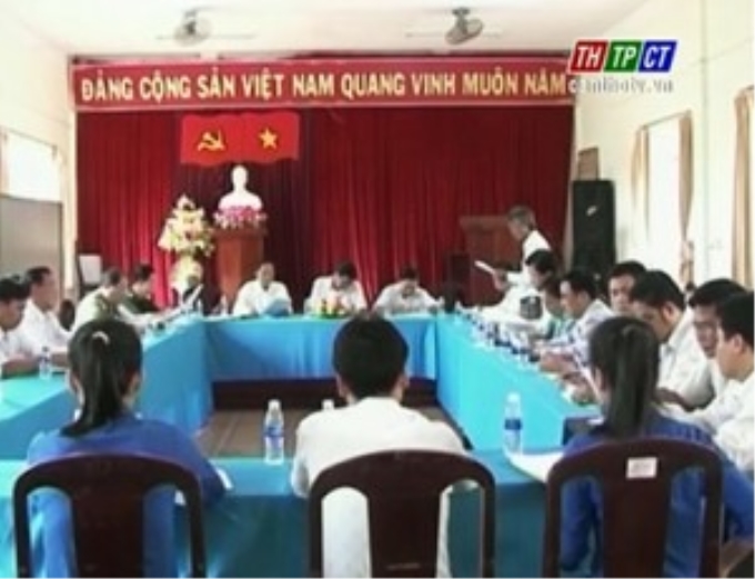 Thường trực Huyện ủy làm việc với thị trấn Phong Điền về các mặt công tác 8 tháng năm 2013.