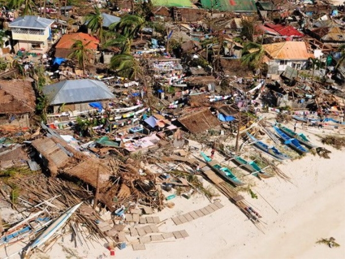 Cảnh tàn phá do bão Haiyan ở Tacloban, Philippines. (Nguồn: AFP/TTXVN)