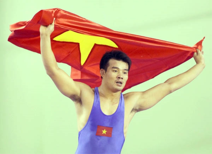 Niềm vui chiến thắng của Khổng Văn Khoa sau khi giành HCV vật cổ điển hạng 74 kg tại SEA Games 26 năm 2011.