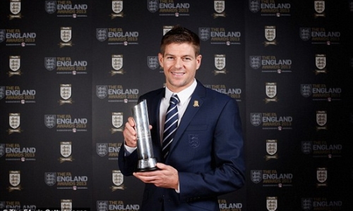 Steven Gerrard là cầu thủ xuất sắc nhất nước Anh