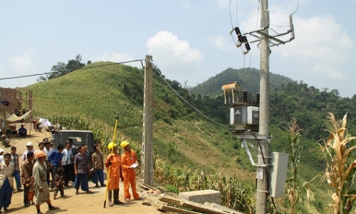 Thắp lên dòng điện mùa xuân