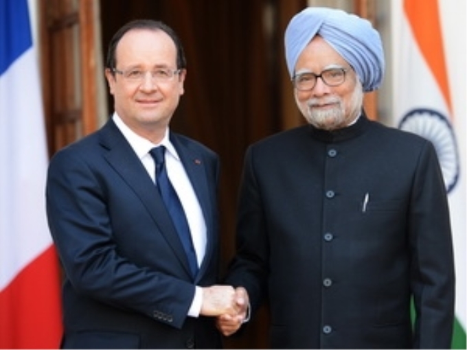 Thủ tướng Ấn Độ Manmohan Singh và Tổng thống Pháp Francois Hollande. (Nguồn: AFP/TTXVN)