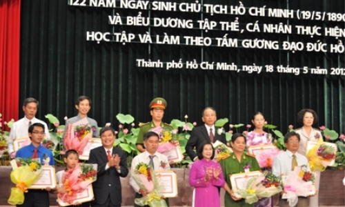 TPHCM: Bình chọn, biểu dương, khen thưởng điển hình học tập và làm theo tấm gương đạo đức Hồ Chí Minh