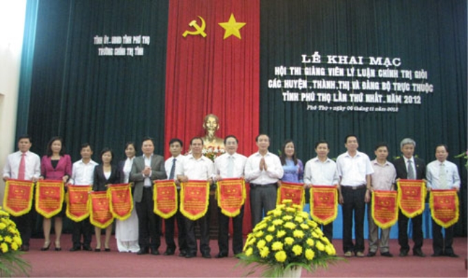 Hội thi giảng viên lý luận chính trị giỏi tỉnh Phú Thọ lần thứ thứ nhất - năm 2012.