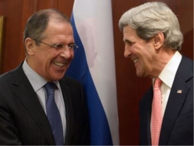 Ngoại trưởng Nga Sergey Lavrov (trái) và người đồng cấp Mỹ John Kerry. (Nguồn: Novosti)