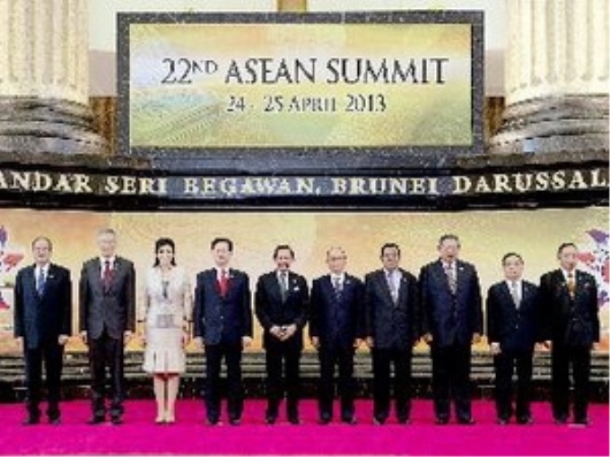 Thủ tướng Nguyễn Tấn Dũng cùng Trưởng đoàn các nước thành viên ASEAN tại hội nghị. (Ảnh: Đức Tám/TTXVN)