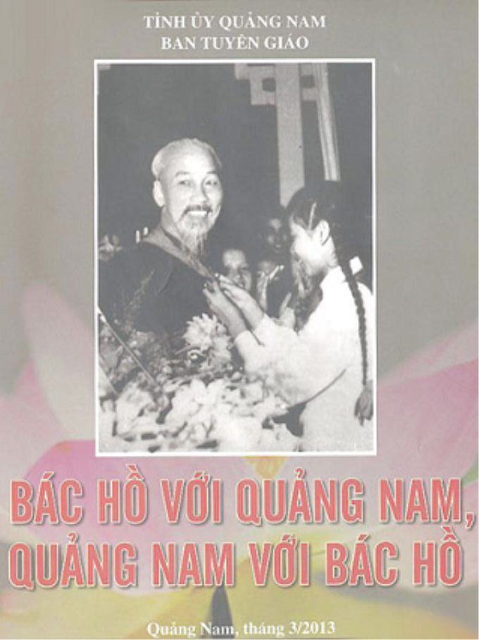 Bài tập sách ảnh “Bác Hồ với Quảng Nam, Quảng Nam với Bác Hồ”.