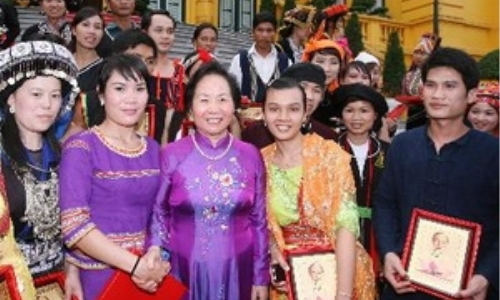 Phó Chủ tịch nước Nguyễn Thị Doan tiếp Đoàn Đại biểu thanh niên tiêu biểu các dân tộc Việt Nam