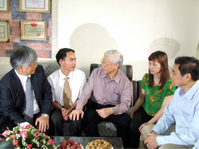 Tổng Bí thư thăm gia đình công nhân Hoàng Phó Bưởng