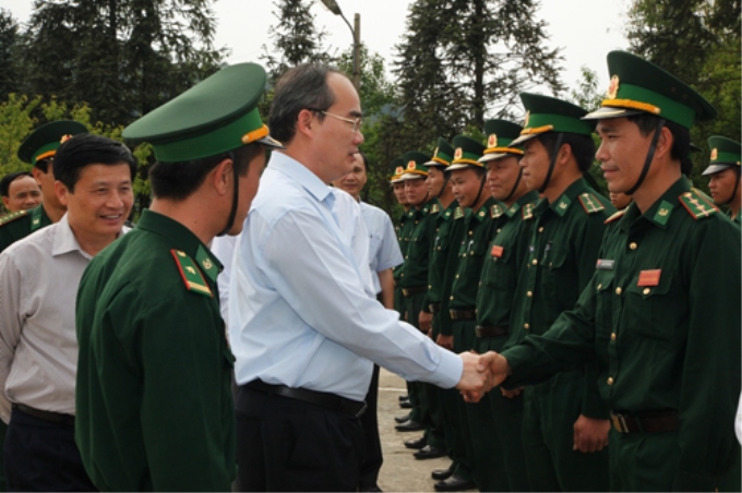 Phó Thủ tướng Nguyễn Thiện Nhân đến thăm đồn biên phòng Dào San, huyện Phong Thổ  - Ảnh: VGP/Từ Lương