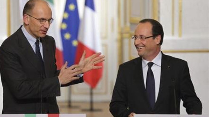 Tân Thủ tướng Italy Enrico Letta và  Tổng thống nước chủ nhà Francois Hollande. (ảnh: Reuters).