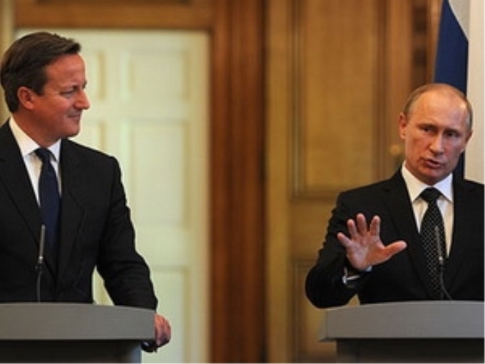 Thủ tướng Anh David Cameron (trái), Tổng thống Nga Putin (phải) gặp gỡ báo giới sau hội đàm. (Nguồn: PA)