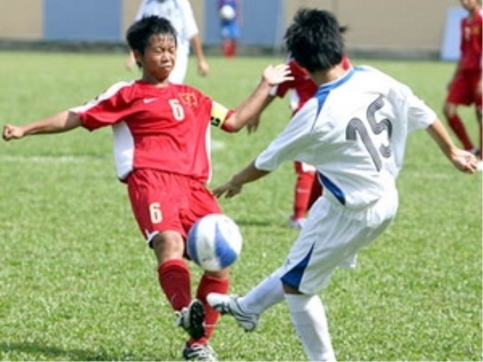 Nữ U14 Việt Nam (áo đỏ) vô địch.