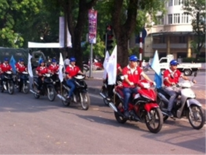 Diễu hành hưởng ứng Ngày ASEAN phòng, chống sốt xuất huyết. (Ảnh: Thùy Giang/Vietnam+)