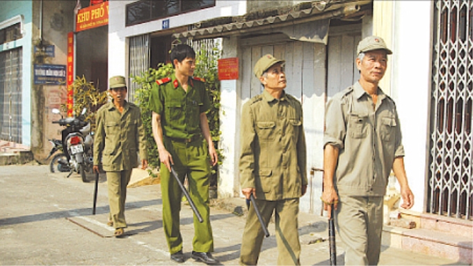 Cựu chiến binh thành phố Nam Định tham gia tuần tra giữ gìn an ninh trật tự trên địa bàn.