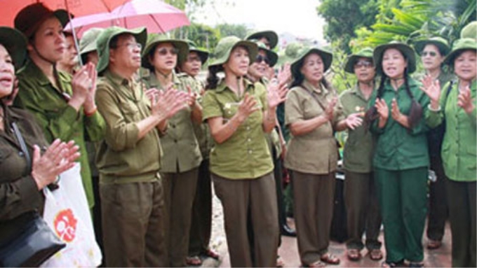 Cựu thanh niên xung phong trong một lần hành trình về nguồn (Ảnh: Trường Phong/PLVN)