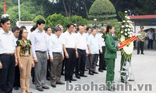 Phó Thủ tướng dâng hương ở di tích Ngã ba Đồng Lộc