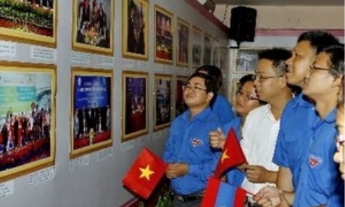Thanh niên hai nước Việt Nam-Lào gặp gỡ hữu nghị