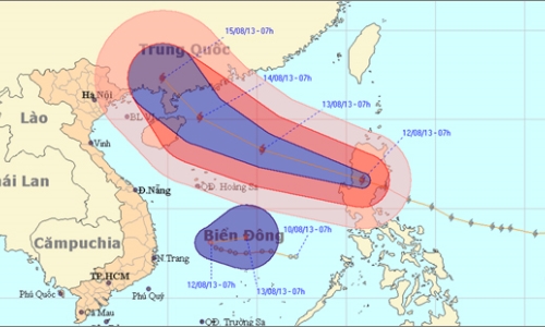 Siêu bão Utor tiến sát Biển Đông, áp thấp gây mưa dông