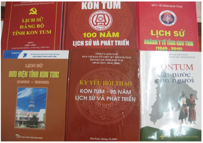 Một số đầu sách lịch sử đã được xuất bản ở Kon Tum. Ảnh Kim Sơn