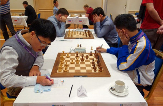 Lê Quang Liêm thắng ở ván 1 sau 43 nước đi. Ảnh: Fide