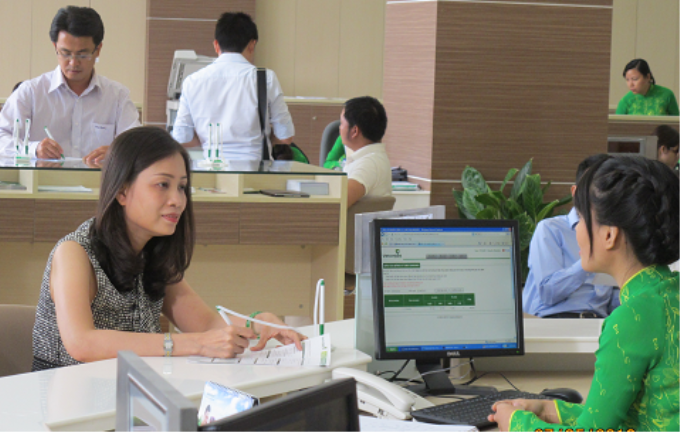 Giao dịch tại Vietcombank.