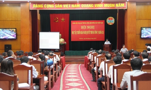 Hội Nông dân Việt Nam: thông qua chương trình hành động thực hiện Nghị quyết Trung ương 7 (khoá XI)