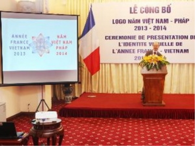 Công bố logo năm Việt-Pháp 2013-2014. (Ảnh: Lâm Khánh/TTXVN)