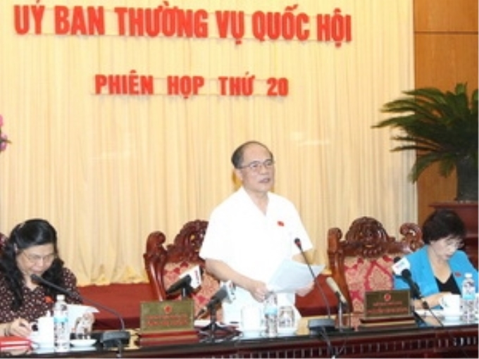 Chủ tịch Quốc hội Nguyễn Sinh Hùng phát biểu bế mạc phiên họp thứ 20 Ủy ban Thường vụ Quốc hội. (Ảnh: An Đăng/TTXVN)