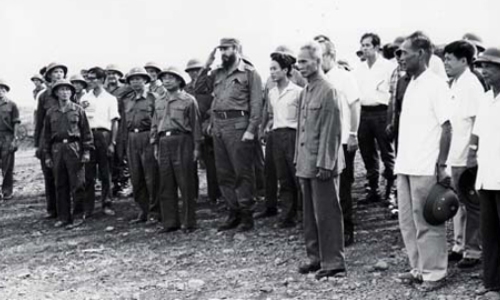 Ra mắt cuốn sách ảnh Fidel Castro - Quảng Trị một ngày lịch sử 1973