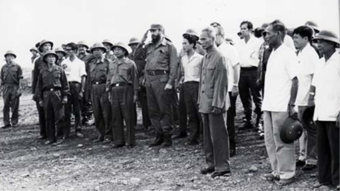 Chủ tịch Fidel Castro trong cuộc mít tinh ở vùng giải phóng tại tỉnh Quảng Trị. Ảnh: Granma