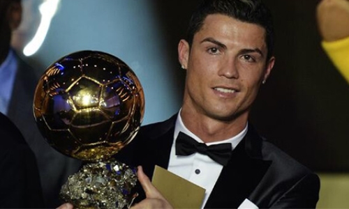 Cristiano Ronaldo sở hữu Quả bóng vàng FIFA 2013