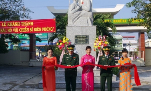 Ninh Thuận: Khánh thành Tượng đài "Bác Hồ với chiến sỹ biên phòng"