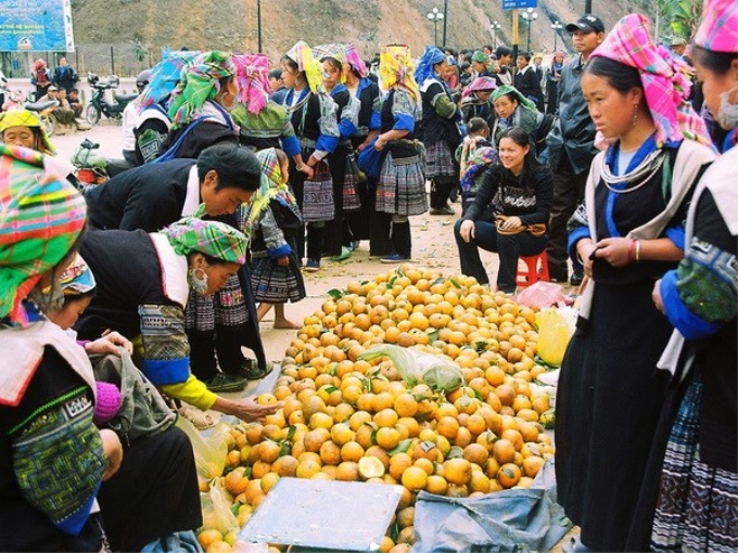 Phiên chợ vùng cao. (Ảnh: Vietnam+)