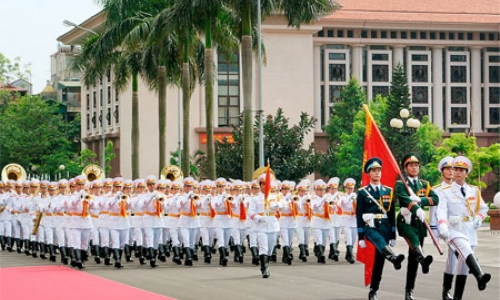 Đâu là “chính trị đích thực”?