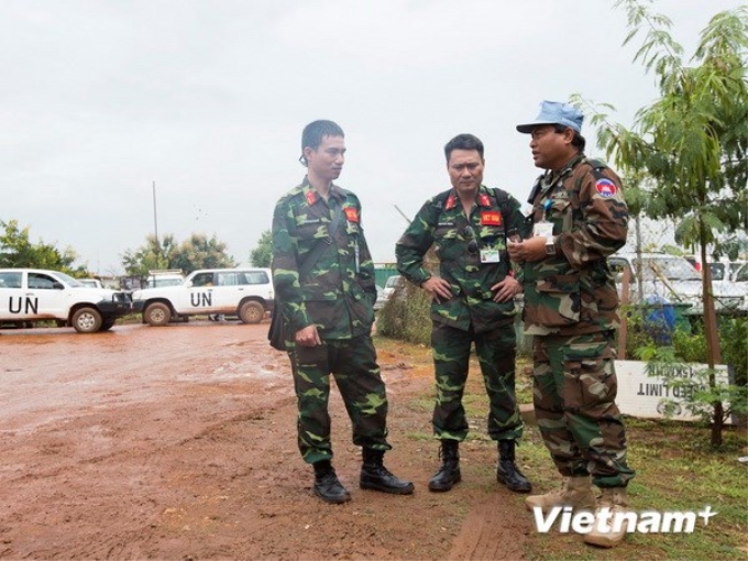 Hai sỹ quan Việt Nam tham gia lực lượng giữ gìn hòa bình Liên hợp quốc tại phái bộ Nam Sudan là Trung tá Mạc Đức Trọng và Trung tá Trần Nam Ngạn. (Ảnh: Quang Tuyến/Vietnam+)