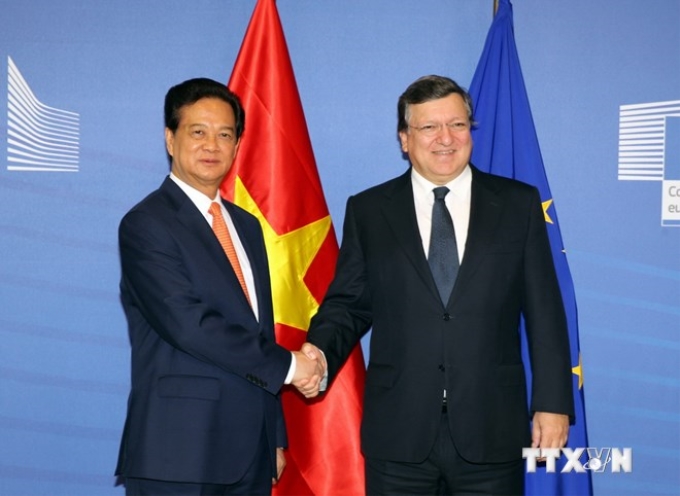 Chủ tịch EC José Manuel Barroso đón Thủ tướng Nguyễn Tấn Dũng. (Ảnh: Đức Tám/TTXVN)