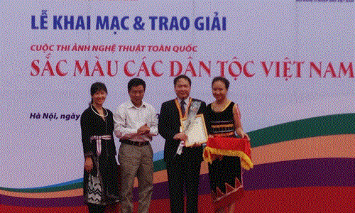 Trao giải cuộc thi ảnh nghệ thuật toàn quốc “Sắc màu các dân tộc Việt Nam”