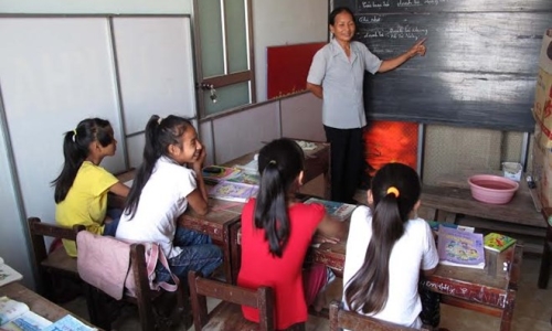 Trọn đời gieo con chữ cho học sinh nghèo vùng biển