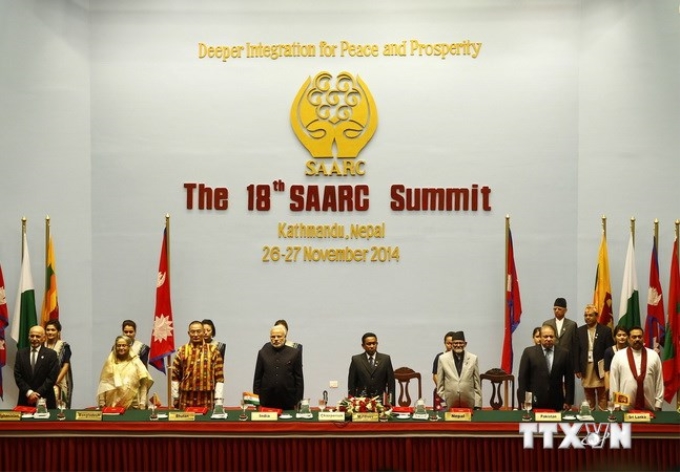 Lãnh đạo tám nước tại Hội nghị SAARC ngày 26/11. (Nguồn: AFP/TTXVN)