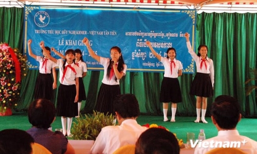 Trường Hữu nghị Khmer-Việt Nam Tân Tiến ở Campuchia khai giảng