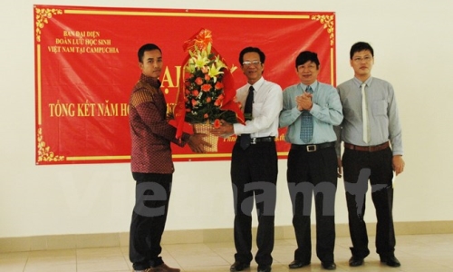 Lưu học sinh Việt tại Campuchia tổng kết năm học 2013-2014