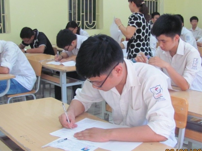 Thí sinh làm bài thi tốt nghiệp trung học phổ thông năm 2014 (Ảnh: Vietnam+)