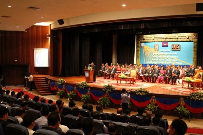 Quang cảnh lễ míttinh kỷ niệm 36 năm thành lập Mặt trận đoàn kết dân tộc Campuchia.