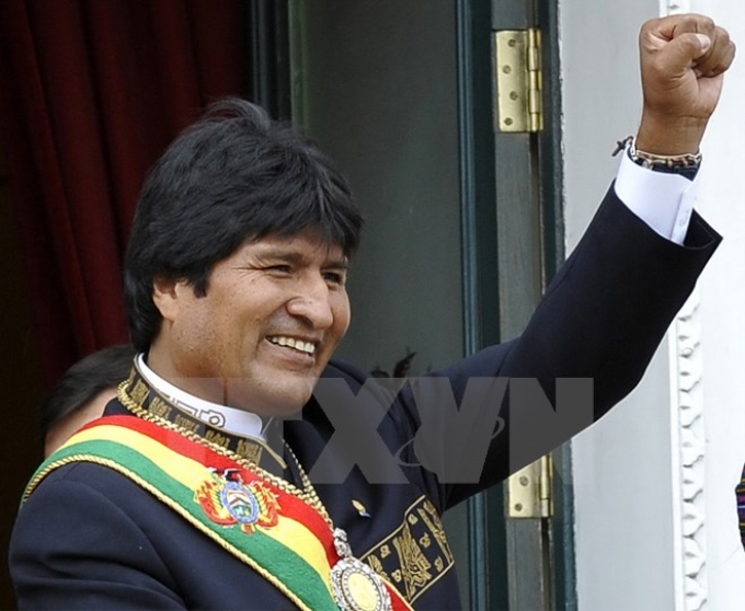 Đương kim Tổng thống Bolivia Evo Morales trước những người ủng hộ tại thủ đô La Paz sau khi tái đắc cử nhiệm kỳ hai ngày 12/10. (Nguồn: THX/TTXVN)